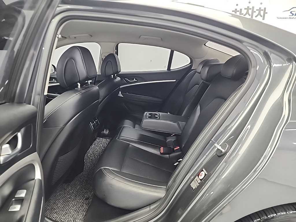 Genesis G70 - Vista 12