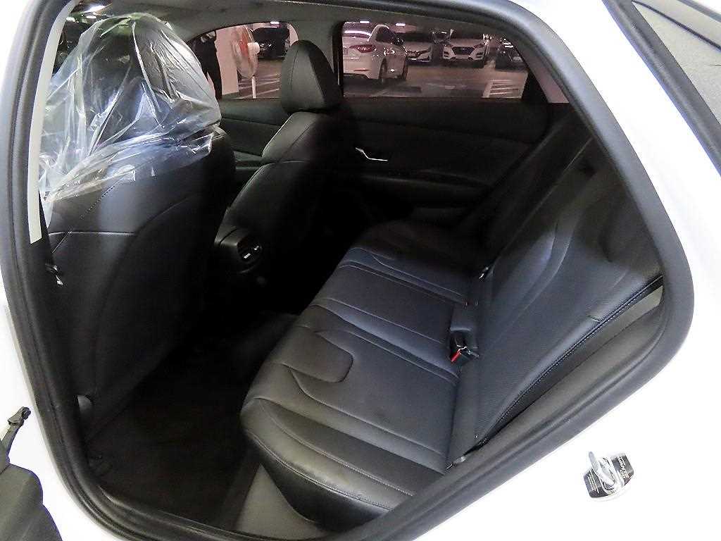 HYUNDAI Avante - Vista 7