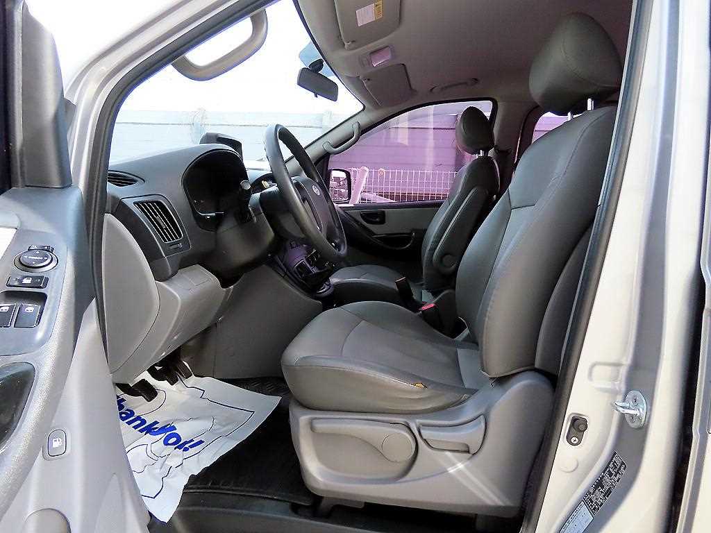 HYUNDAI Starex - Vista 6