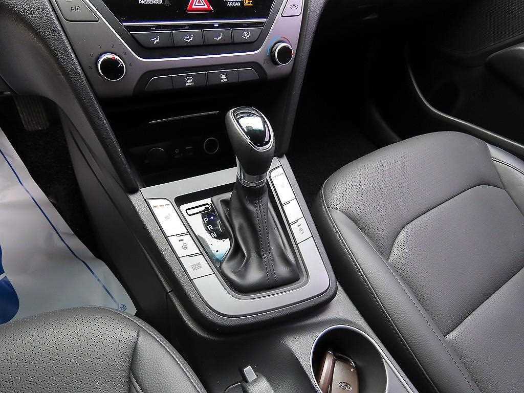 HYUNDAI Avante - Vista 10