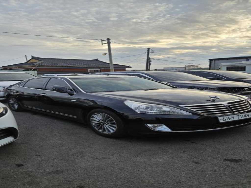 HYUNDAI Equus - Vista 2