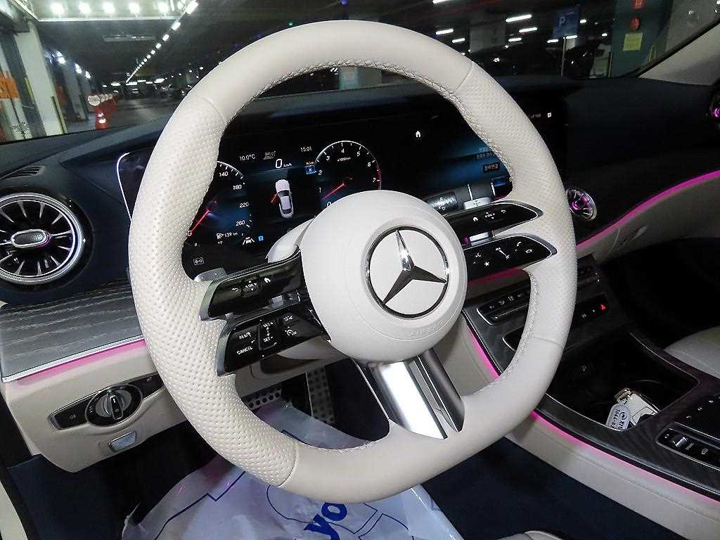 Mercedes Benz E class - Vista 8