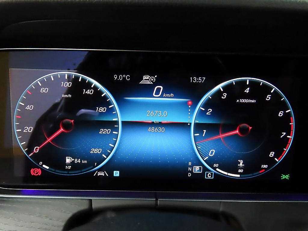 Mercedes Benz E class - Vista 8