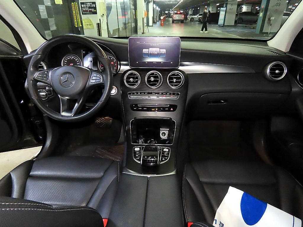 Mercedes Benz GLC Class - Vista 10