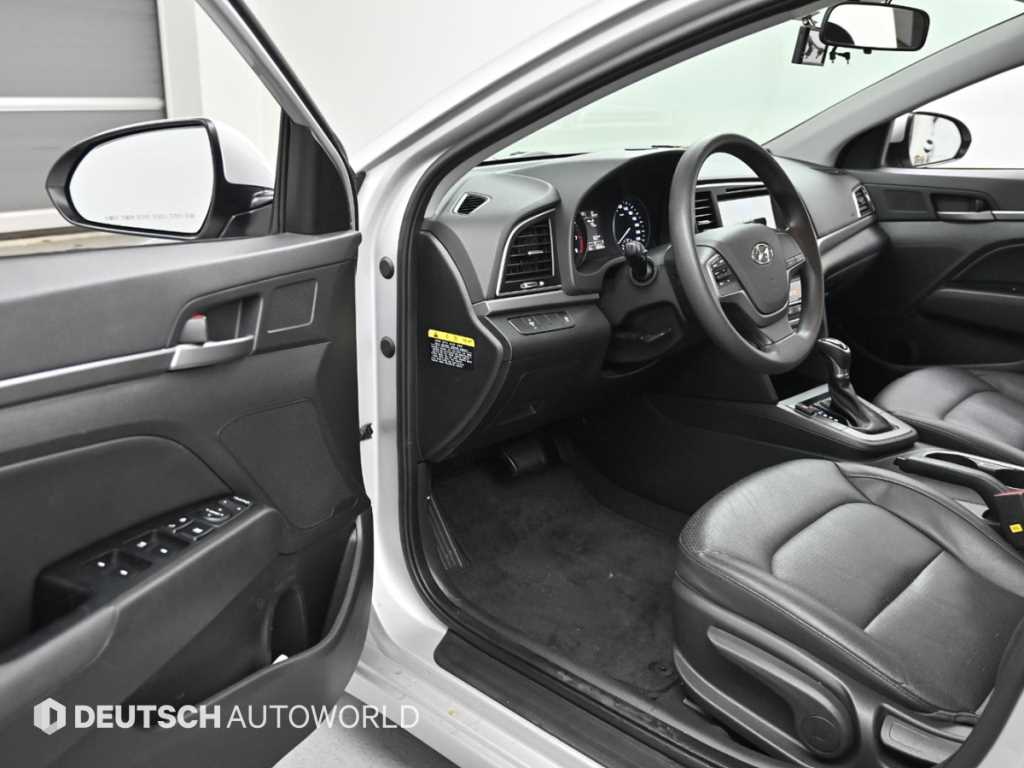 HYUNDAI Avante - Vista 11