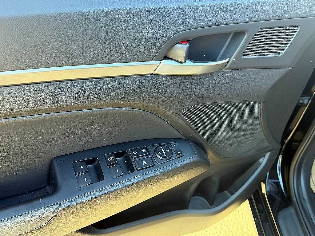 HYUNDAI Avante - Vista 12