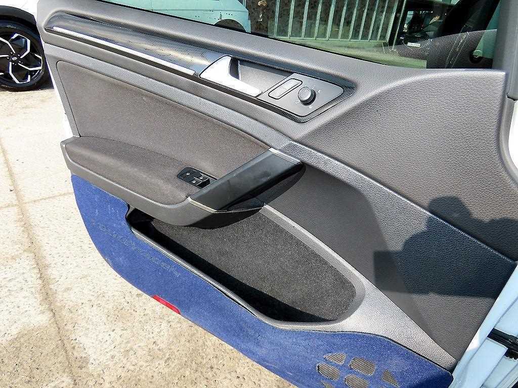 Volkswagen Golf - Vista 11