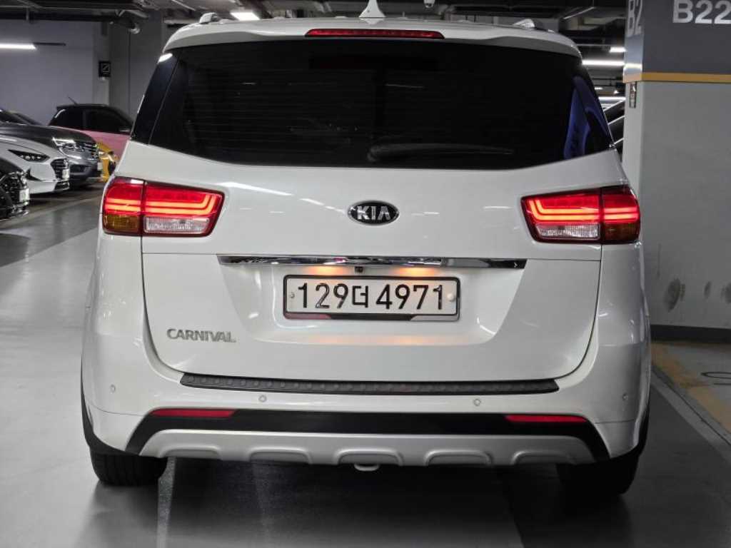 KIA Carnival - Vista 4