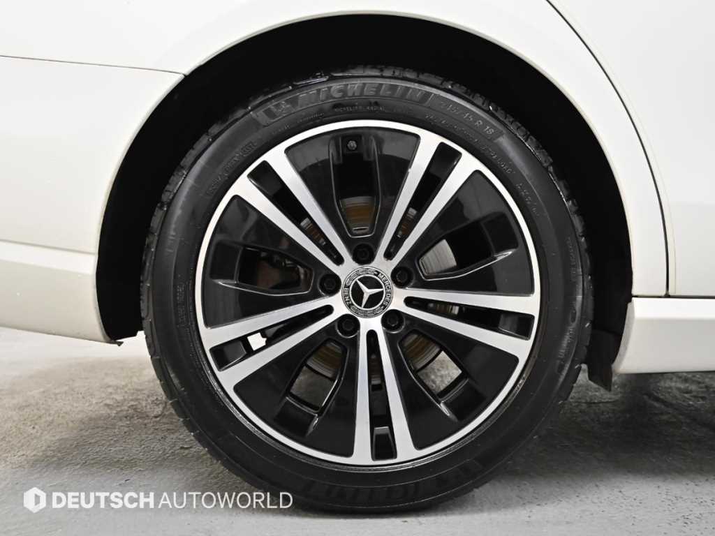 Mercedes Benz E class - Vista 5