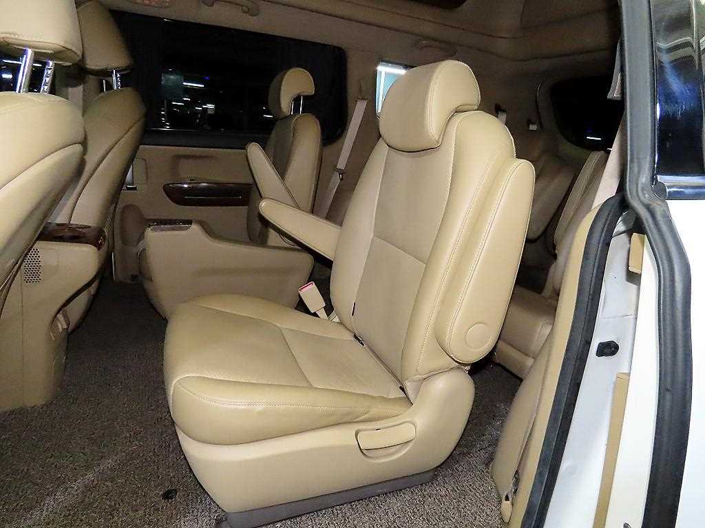 KIA Carnival - Vista 7