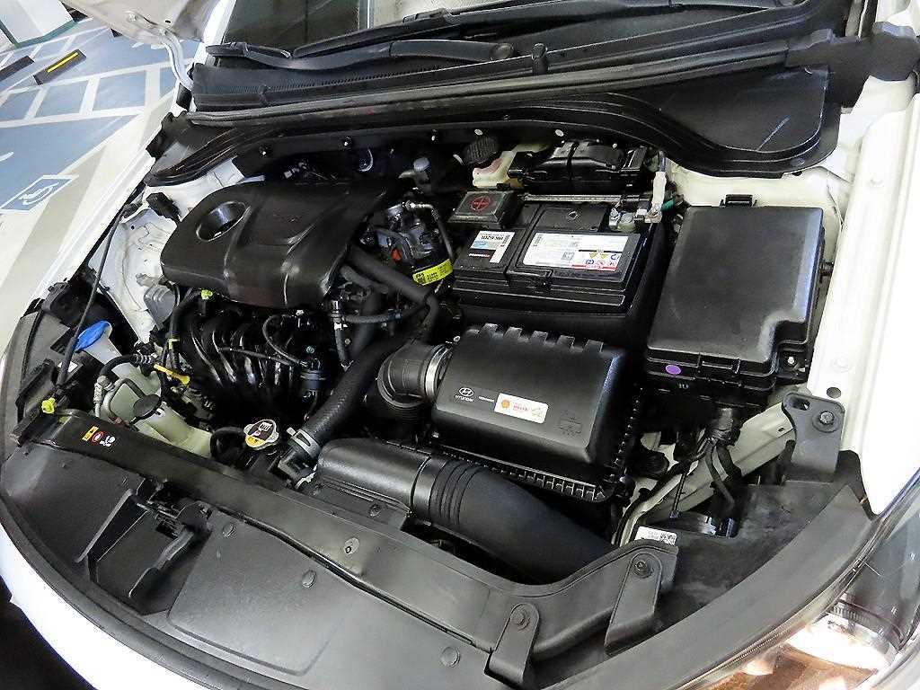 HYUNDAI Avante 2018 Blanco - Importación desde Corea - HF Imports Iquique - Foto 18