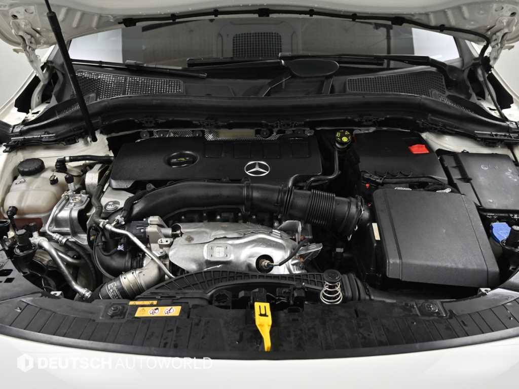 Mercedes Benz GLA Class - Vista 6