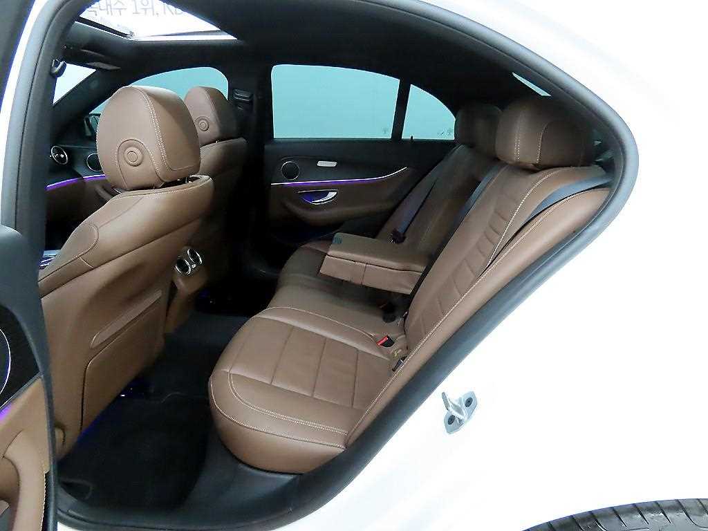 Mercedes Benz E class - Vista 6