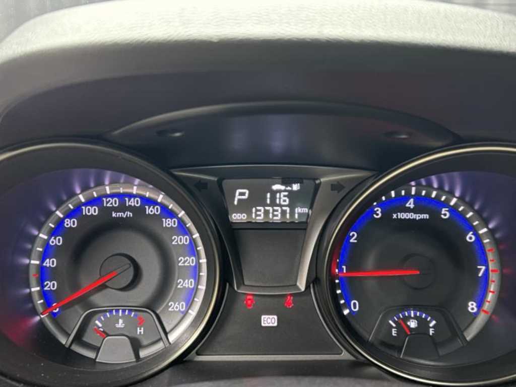 HYUNDAI Genesis - Vista 5