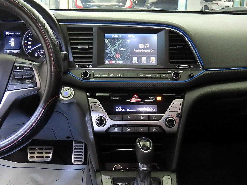 HYUNDAI Avante - Vista 11