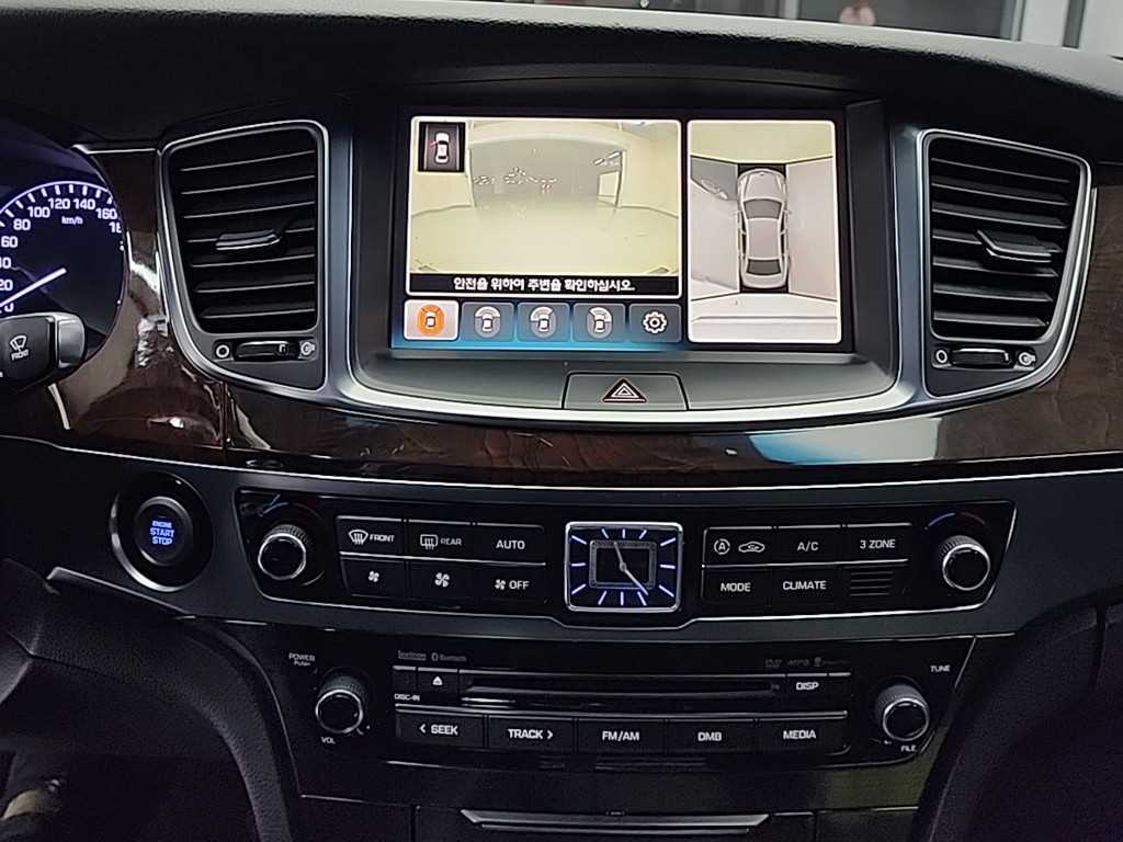 HYUNDAI Equus - Vista 10