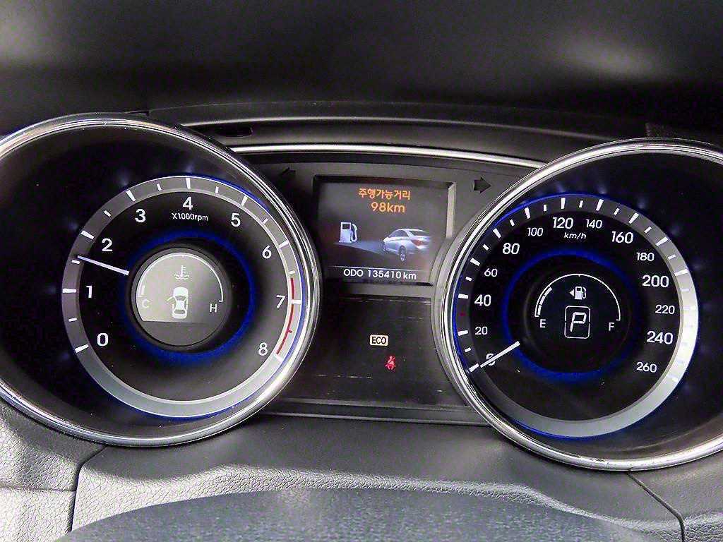 HYUNDAI Sonata - Vista 8