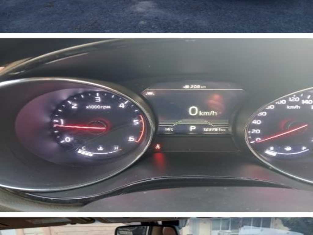 KIA Carnival - Vista 5