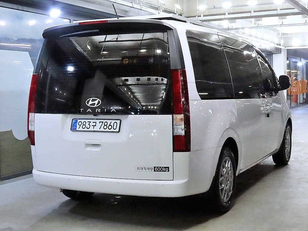 HYUNDAI Staria - Vista 4