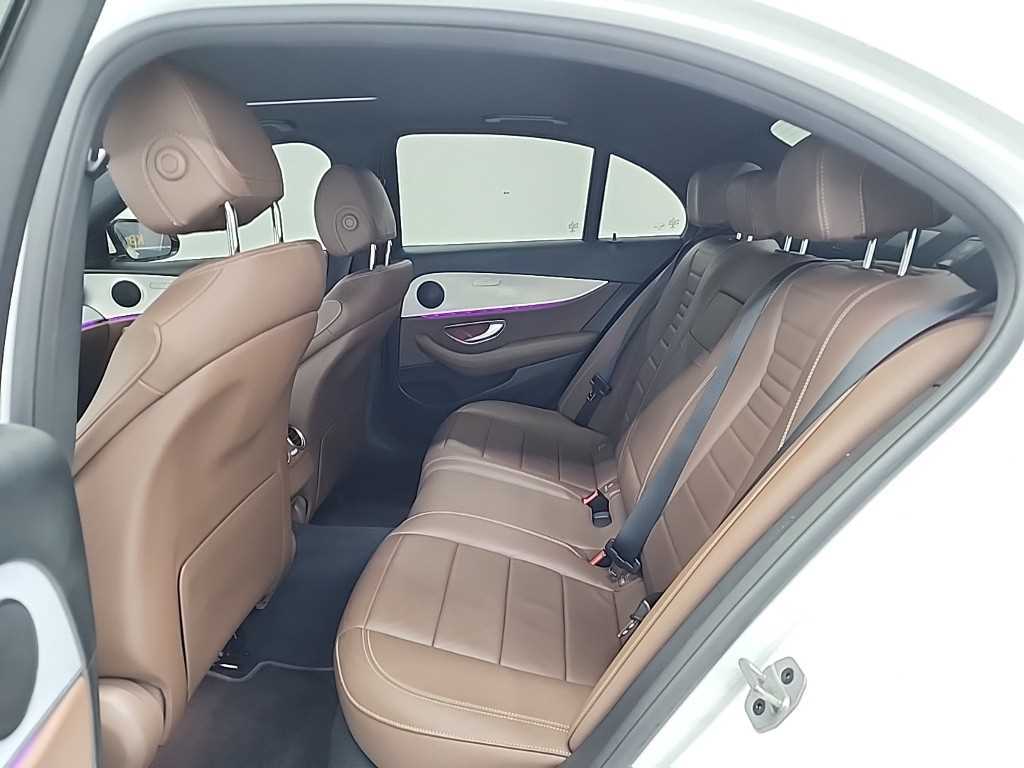 Mercedes Benz E class - Vista 12