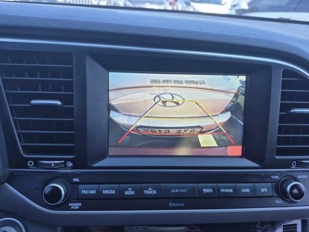 HYUNDAI Avante - Vista 12