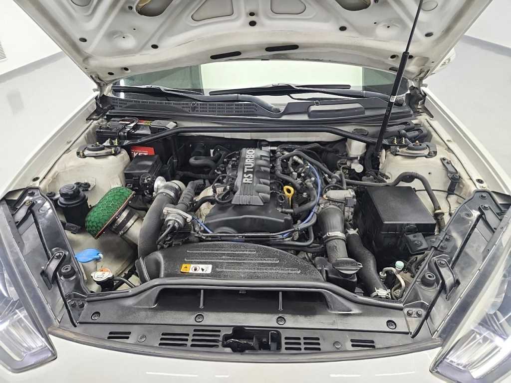 HYUNDAI Genesis - Vista 5