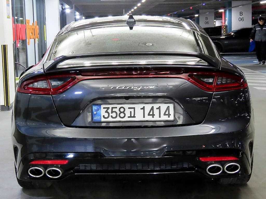 KIA Stinger - Vista 5