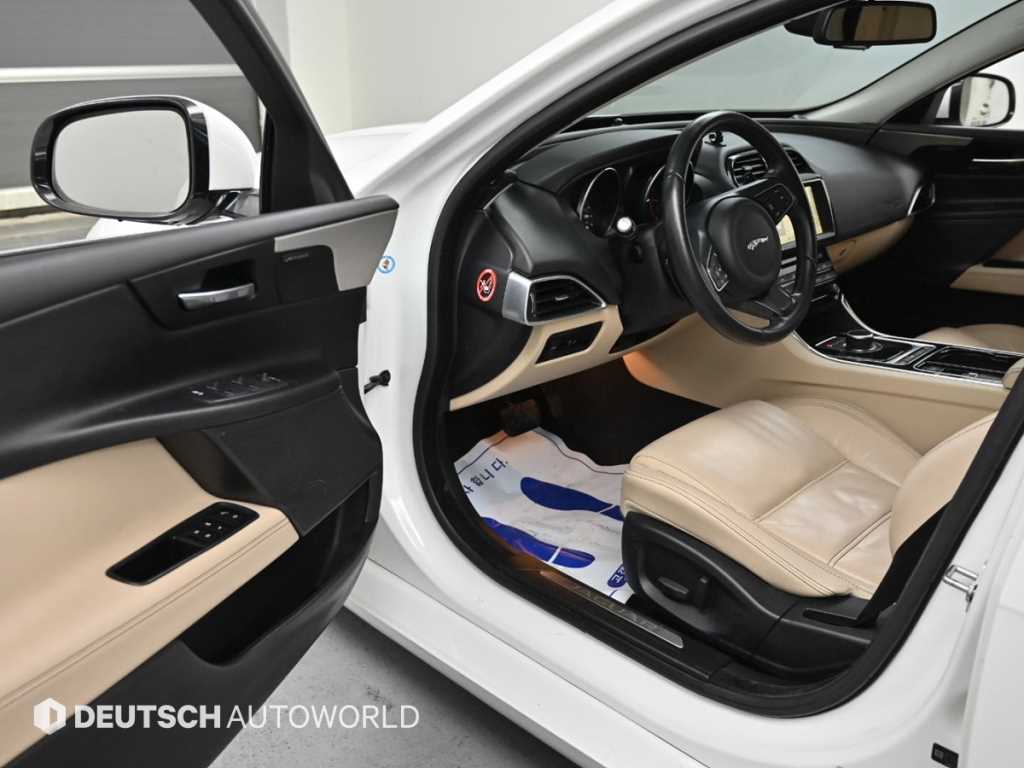 Jaguar XE - Vista 11