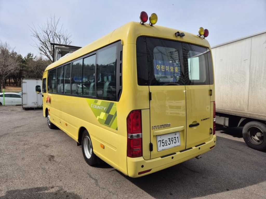 medium and large bus Hyundai bus - Vista 4