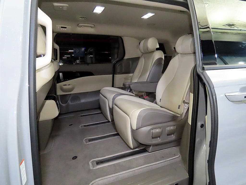 KIA Carnival - Vista 7
