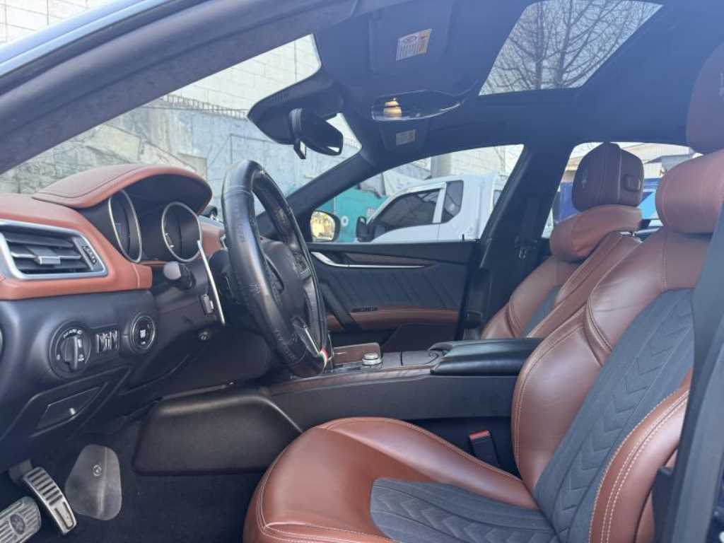 Maserati Ghibli - Vista 9