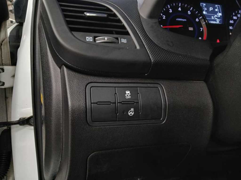 HYUNDAI Accent - Vista 12