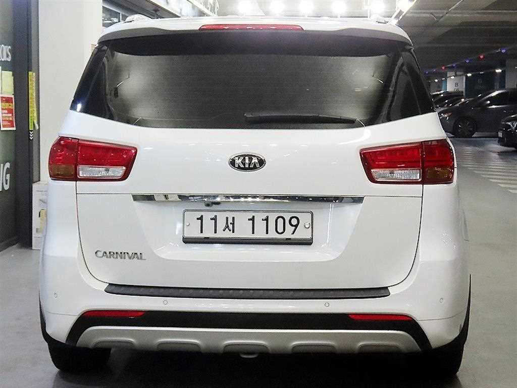 KIA Carnival - Vista 5