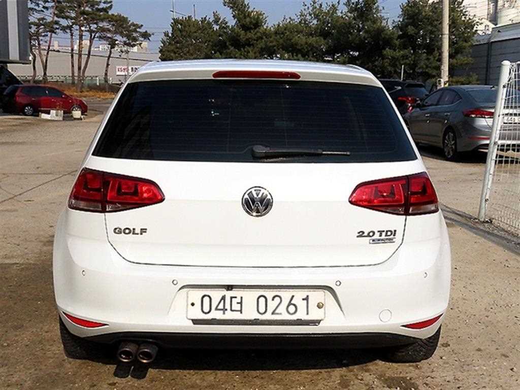 Volkswagen Golf - Vista 4