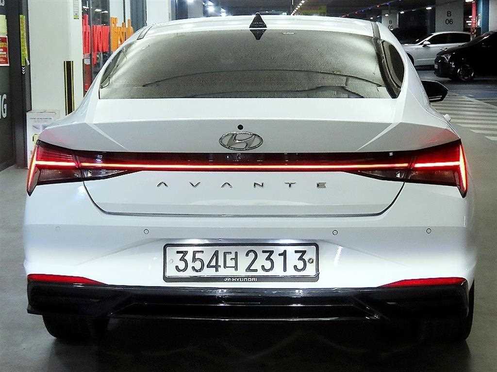 HYUNDAI Avante - Vista 5
