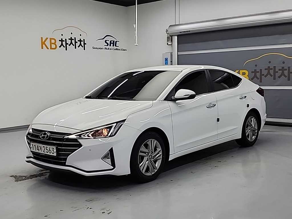 HYUNDAI Avante - Vista 2