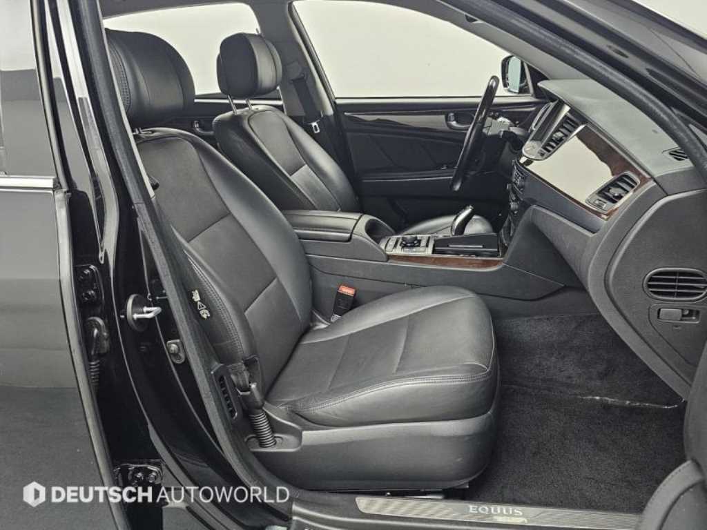 HYUNDAI Equus - Vista 10