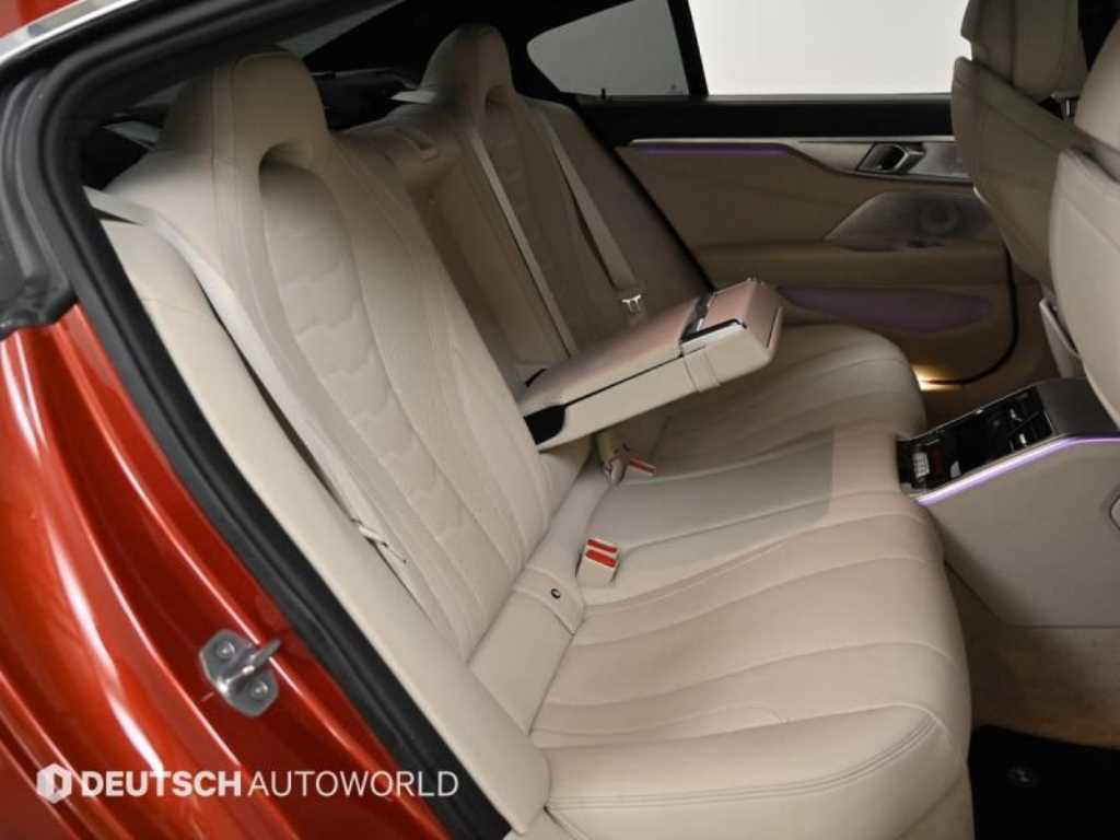 BMW 8 Series - Vista 12