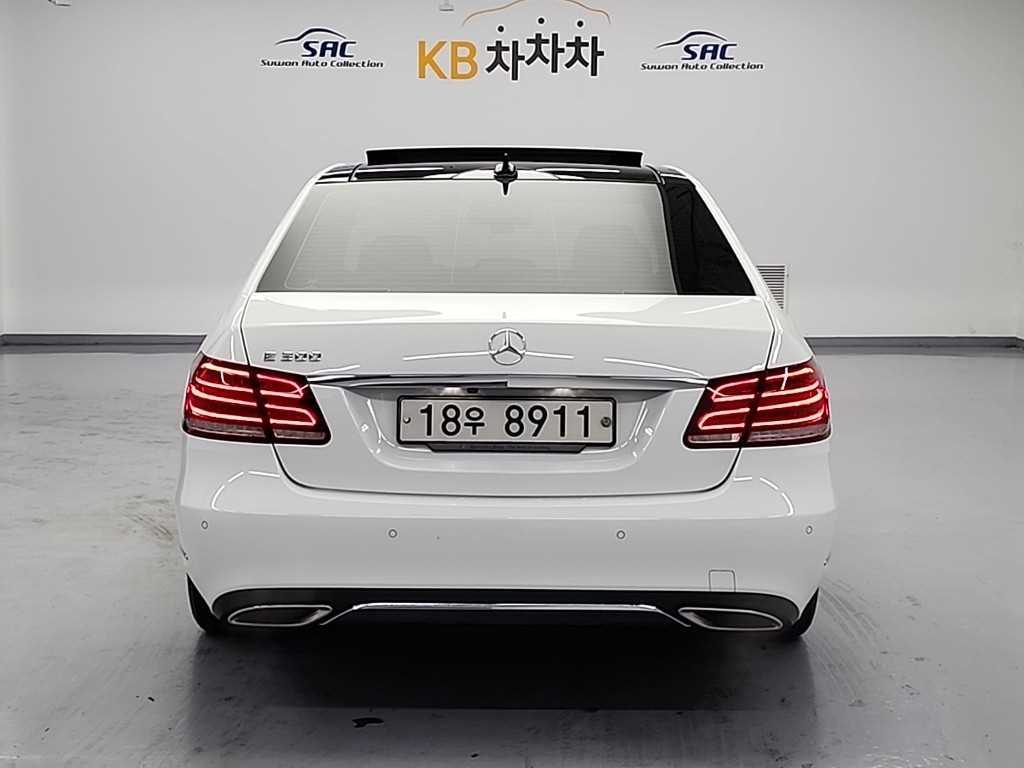 Mercedes Benz E class - Vista 3