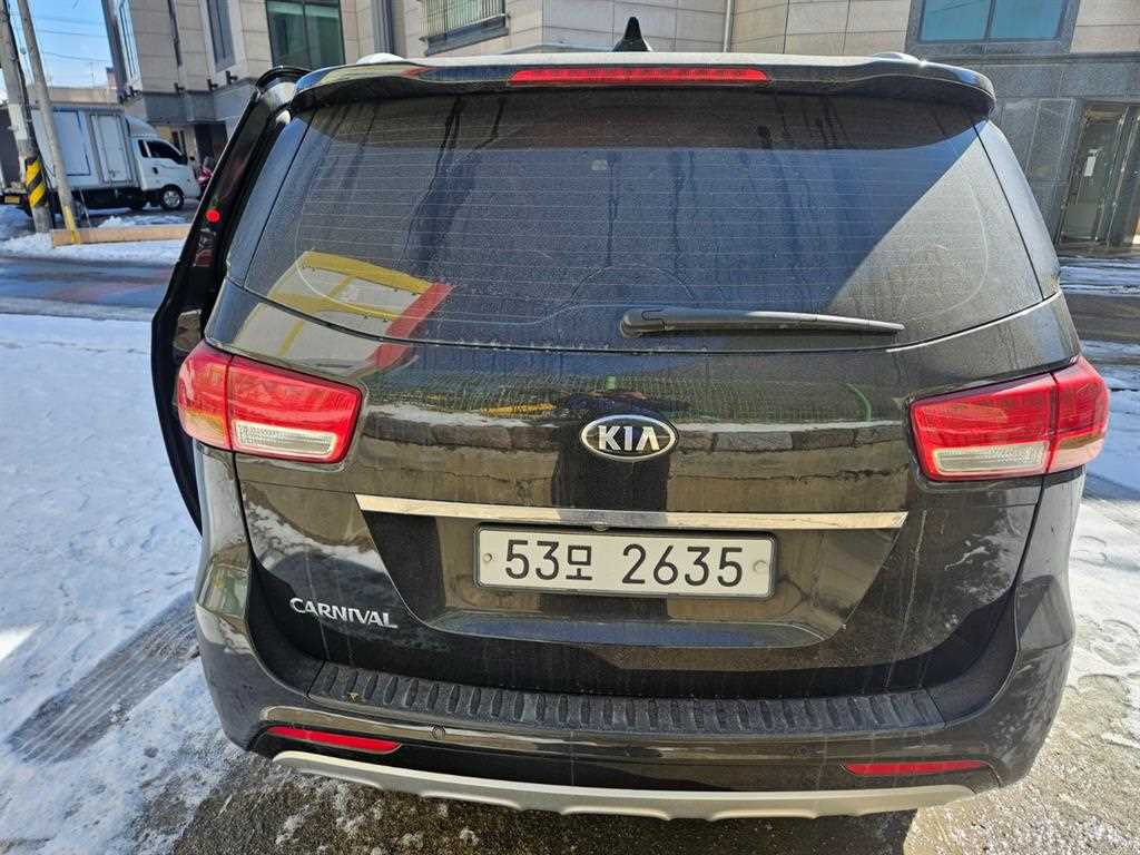 KIA Carnival - Vista 4