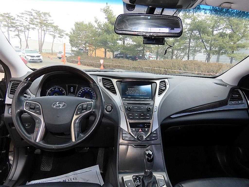 HYUNDAI Grandeur - Vista 8