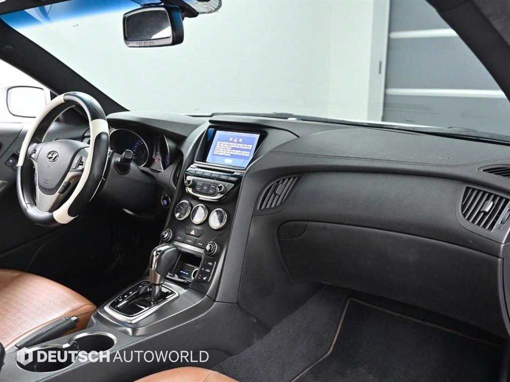 HYUNDAI Genesis - Vista 7