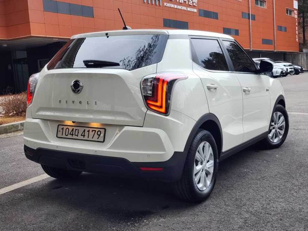 Ssangyong Tivoli - Vista 6