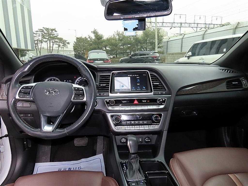 HYUNDAI Sonata - Vista 7