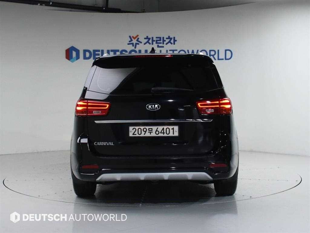 KIA Carnival - Vista 4