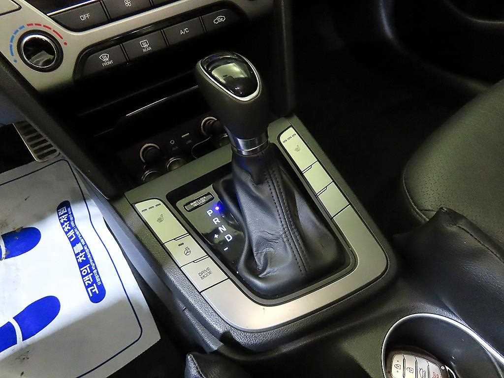 HYUNDAI Avante - Vista 12