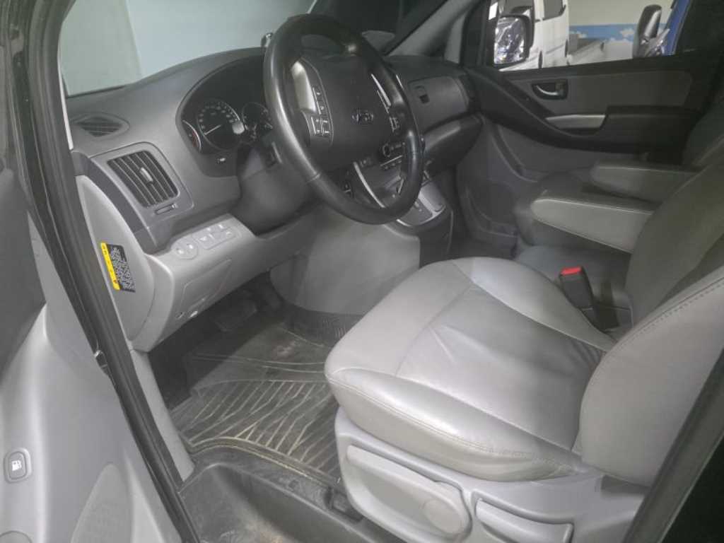 HYUNDAI Starex - Vista 6