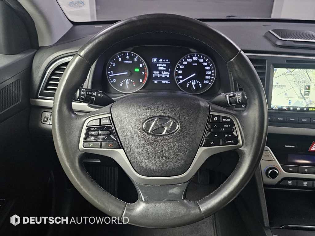 HYUNDAI Avante - Vista 11