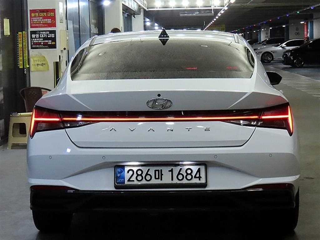 HYUNDAI Avante - Vista 5