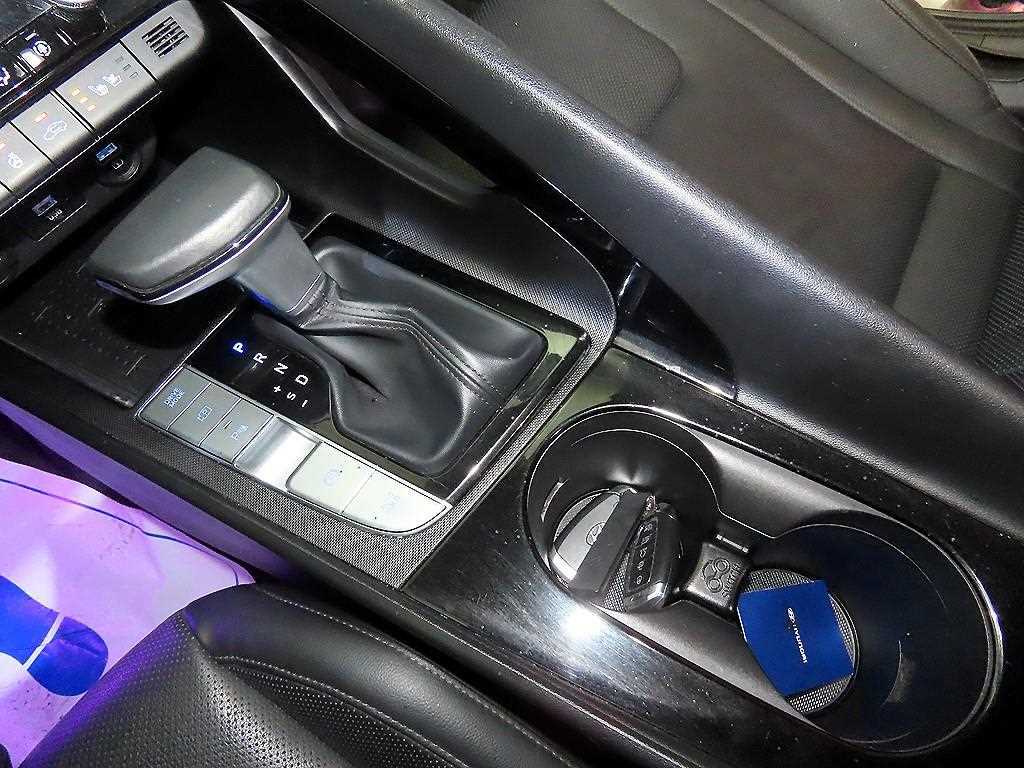 HYUNDAI Avante - Vista 12